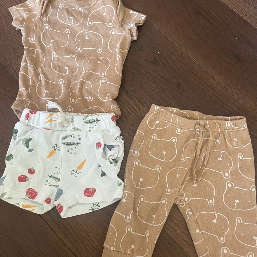 Super cute mix and match unisex 0-3 month